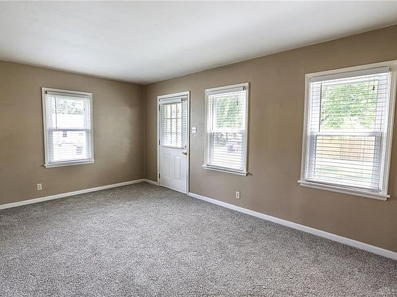 4th image of 1669 Humphrey Ave
