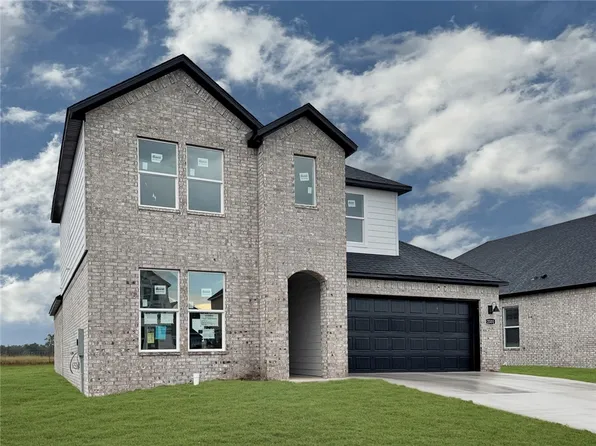 2331 Longfellow Dr, Bentonville, AR 72713