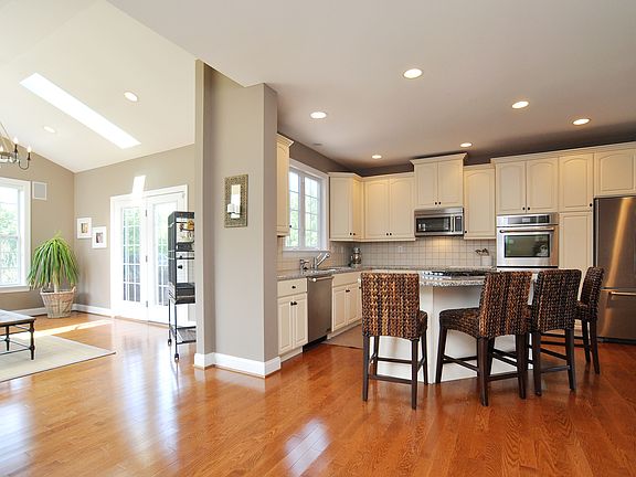 3rd image of 153 Forest Dr
