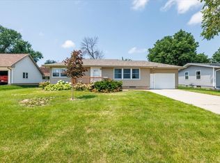 904 14th St, Nevada, IA 50201