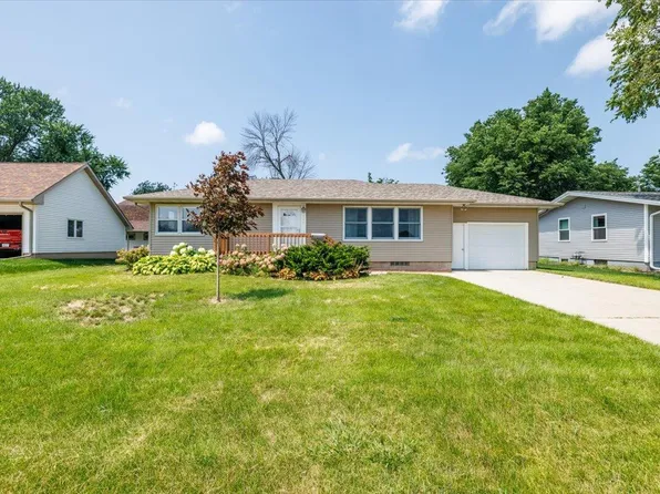 904 14th St, Nevada, IA 50201