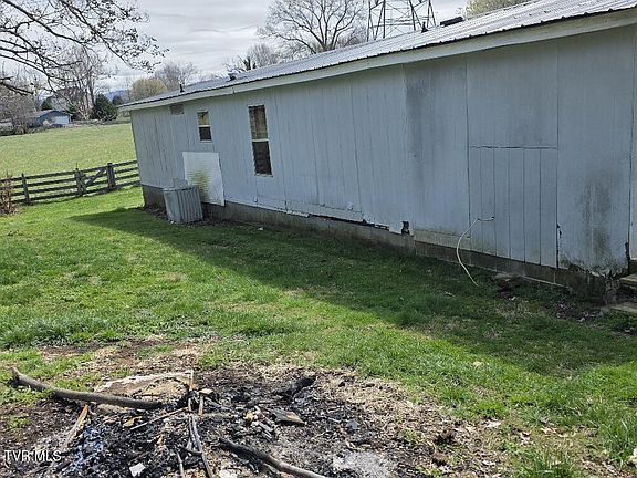 3rd image of 549 Peoples Rd