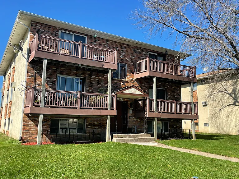 Elrose Apartments 1510 — Photo 1