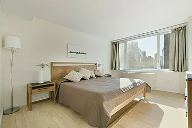 Rented by New York Casas Ltd.