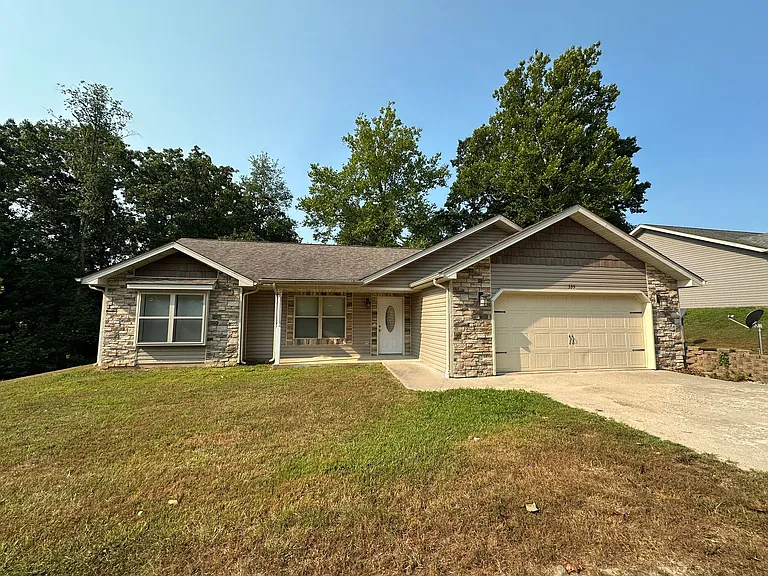 335 Lyle Curtis Cir — Photo 1