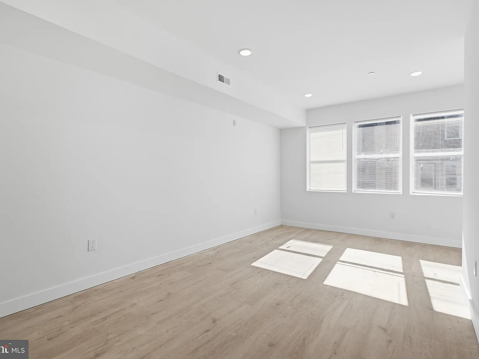 2 bed, 1.5 bath, $1,450 — Photo 3