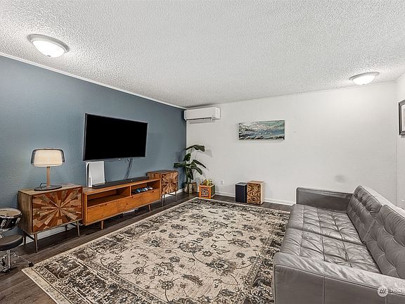 3rd image of 11806 Champion Drive SW