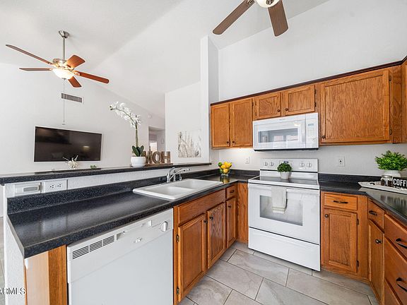 5th image of 1961 E DORAL Drive