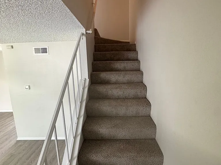 1236 Devonshire Ln — Photo 15