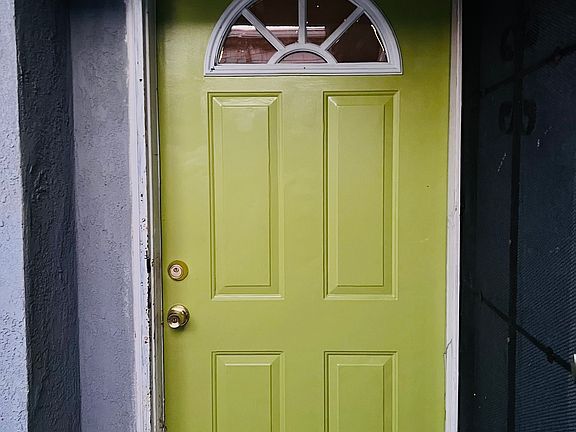3rd image of 1027 1/2 York St