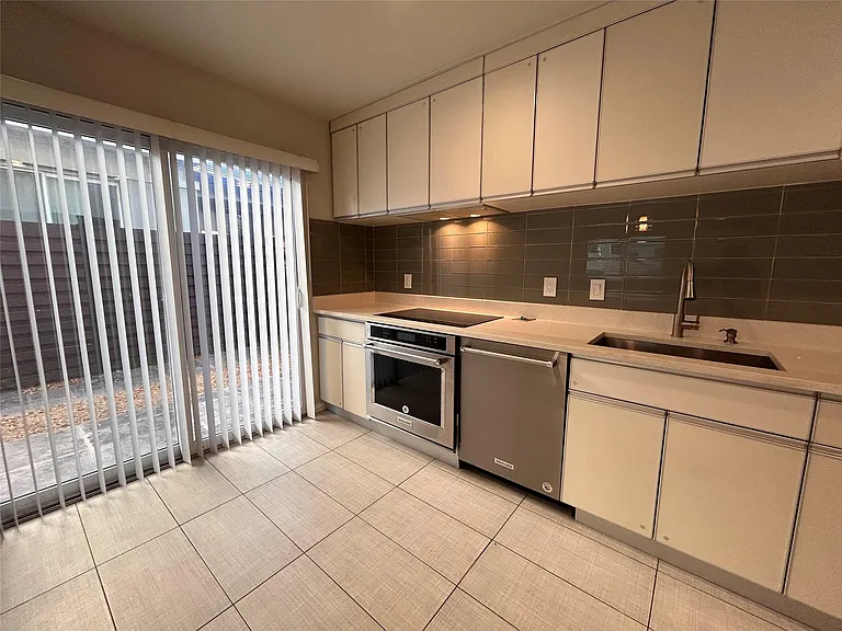 8922 Trone Cir #A — Photo 5