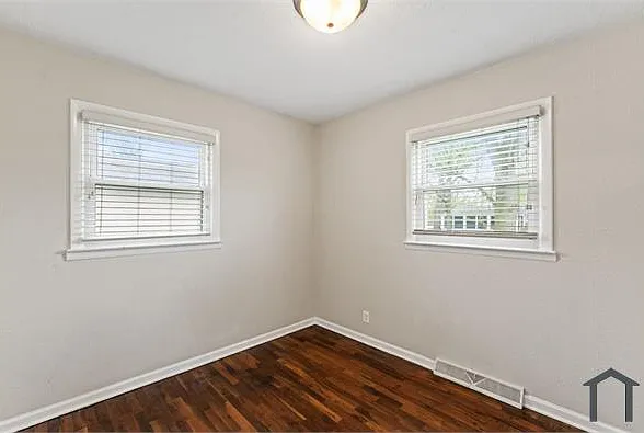 1141 W Cook Rd — Photo 19