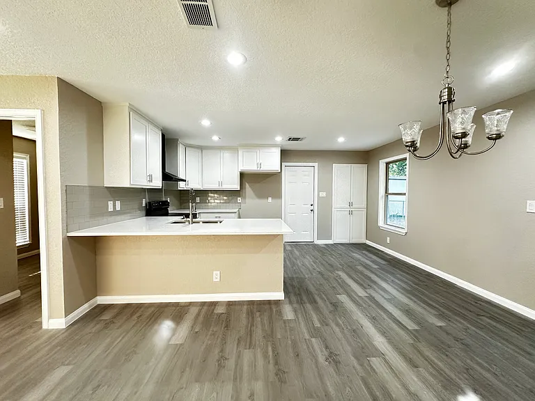 8426 Glen Ct — Photo 12