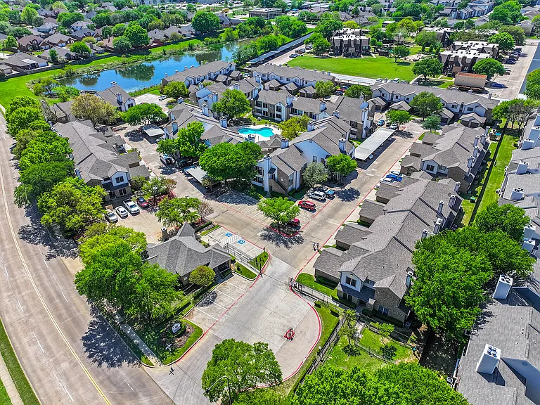 The Oaks of Arlington - Community DRONE
