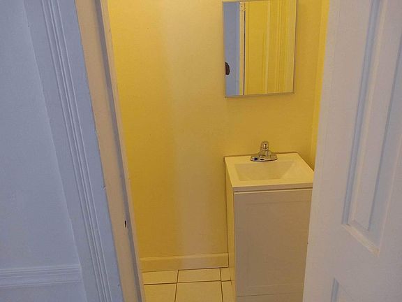 4th image of 455 W Washington St #1