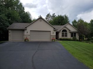 2255 Meadowood Dr, Kronenwetter, WI 54455