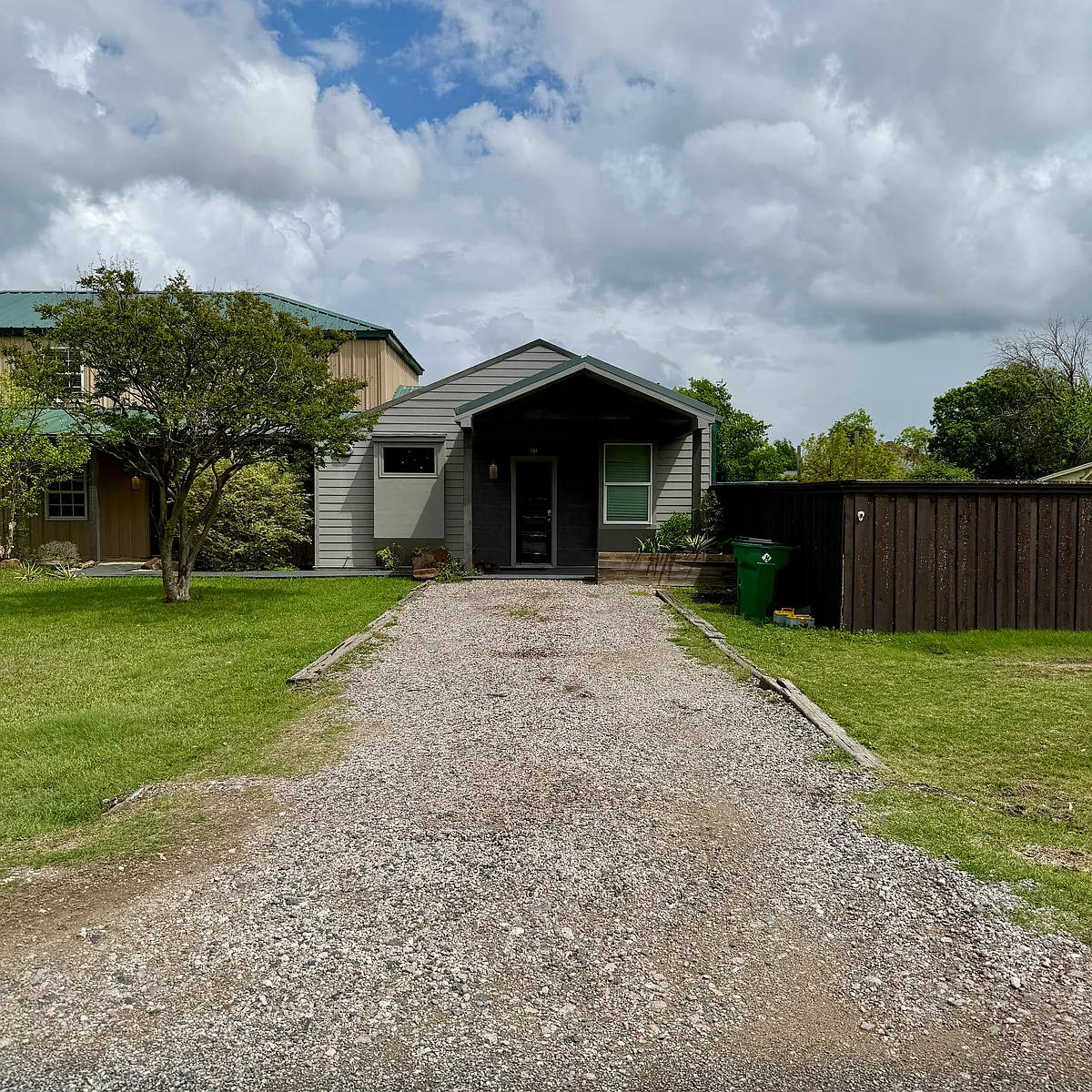 Building Photo - 633 Rose Garden Dr #3