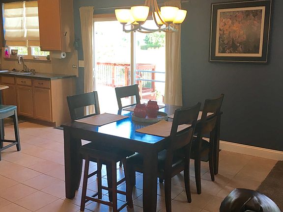 Eat-in Kitchen