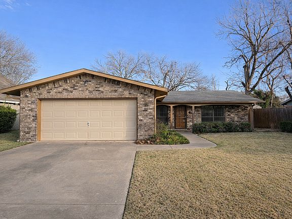 2nd image of 802 Greenhaven Dr