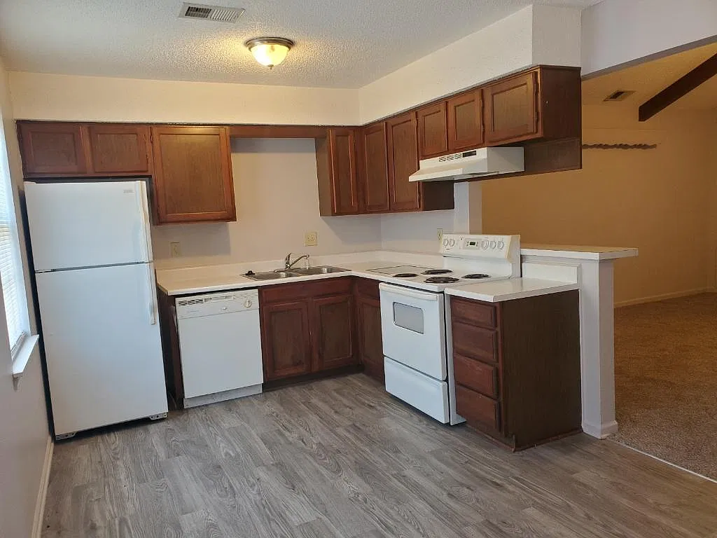 1 bed, 750 sqft, $900 — Photo 2