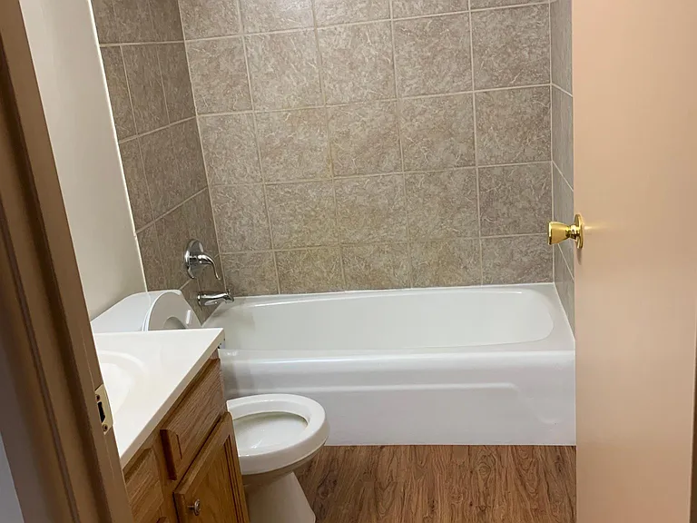 516 Schroeder Ave — Photo 6