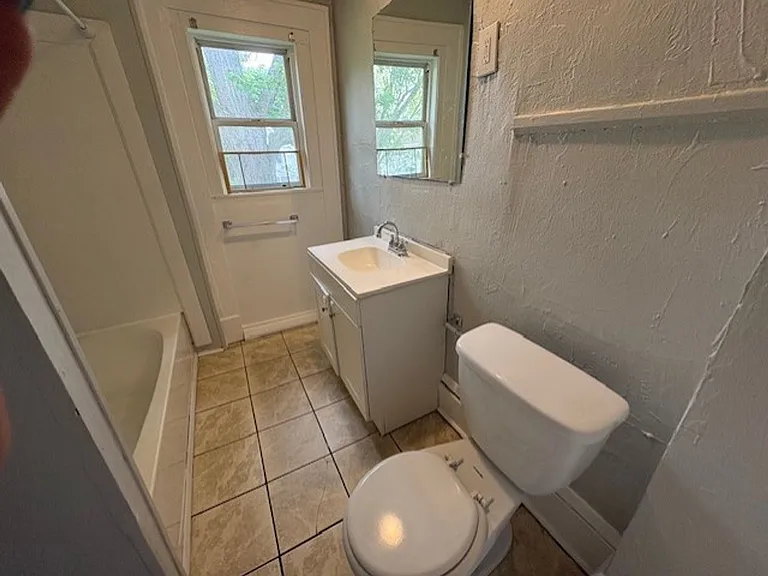 806 Sherman St — Photo 6