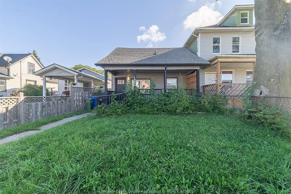 3 bed, $2,200 — Photo 2