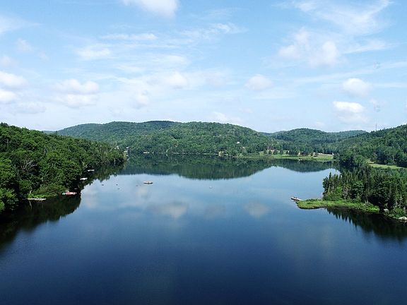 2nd image of Chemin Du Bord De Leau Mont