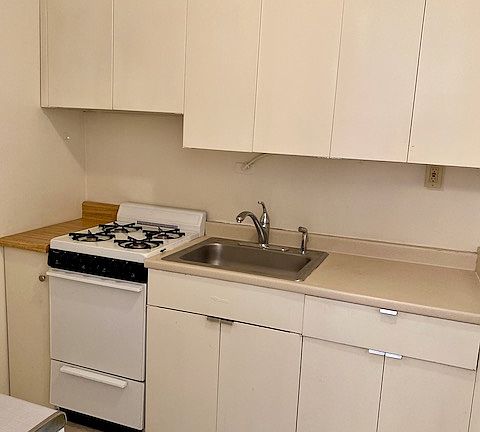 5th image of 330 E 33rd St #E2
