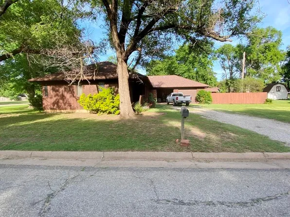 1605 Ash St, Harper, KS 67058