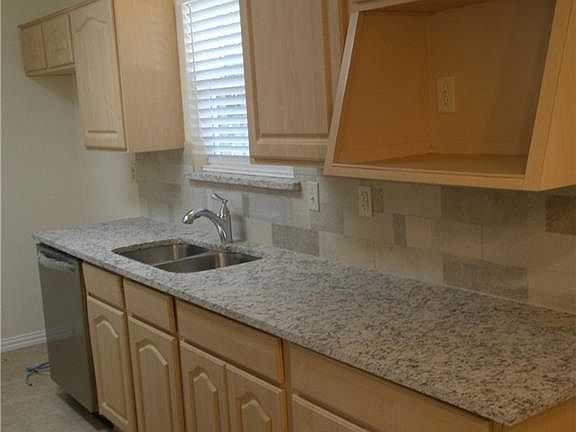 3rd image of 731 Dewberry Dr