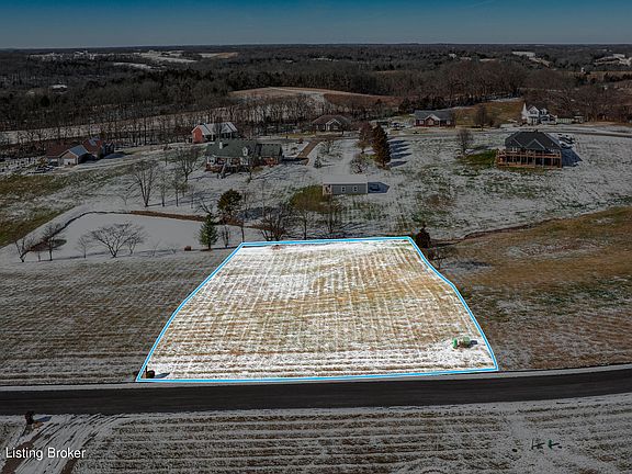 4th image of 995 Lakeside Dr