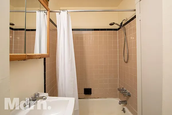 Rented by Mdrn Residential | media 15