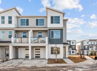 65 NW Belvedere Point SE #229, Calgary, AB T2A7Y9