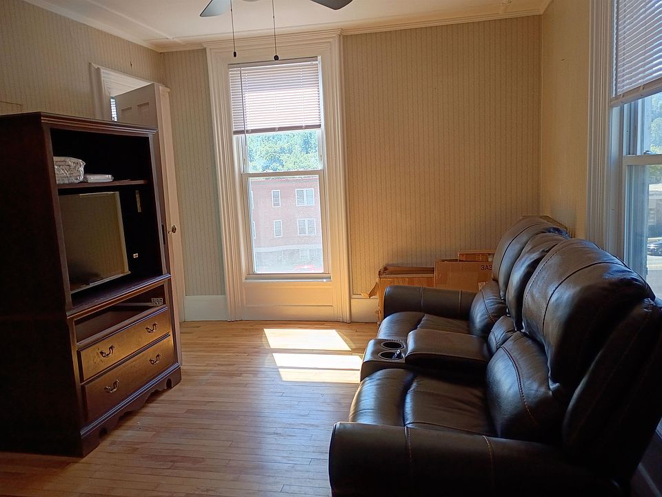 1st image of 166 Main St #22