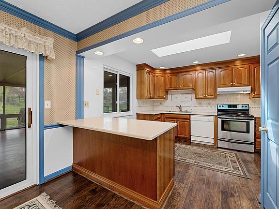 2nd image of 810 Dalewood Dr