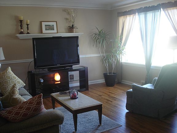 5th image of 131 Rockdale Ave