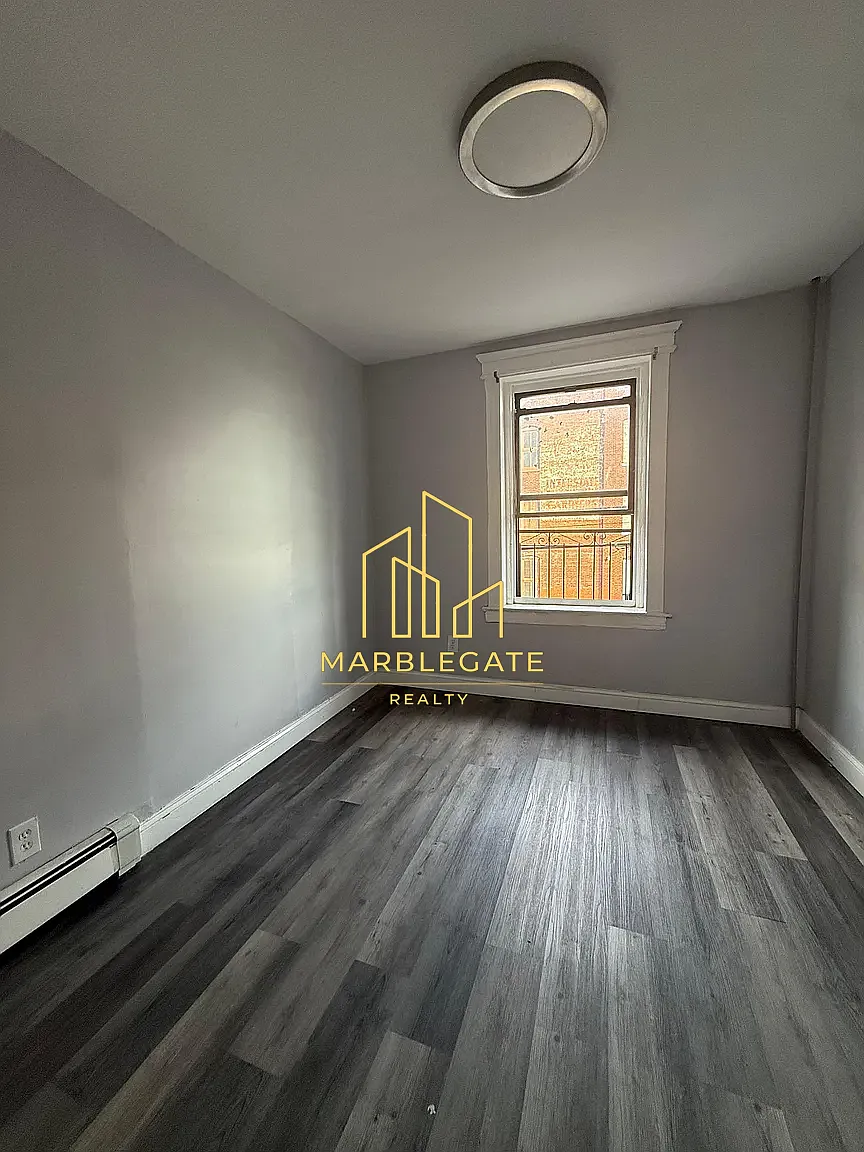 2 bed, 850 sqft, $1,900 — Photo 3