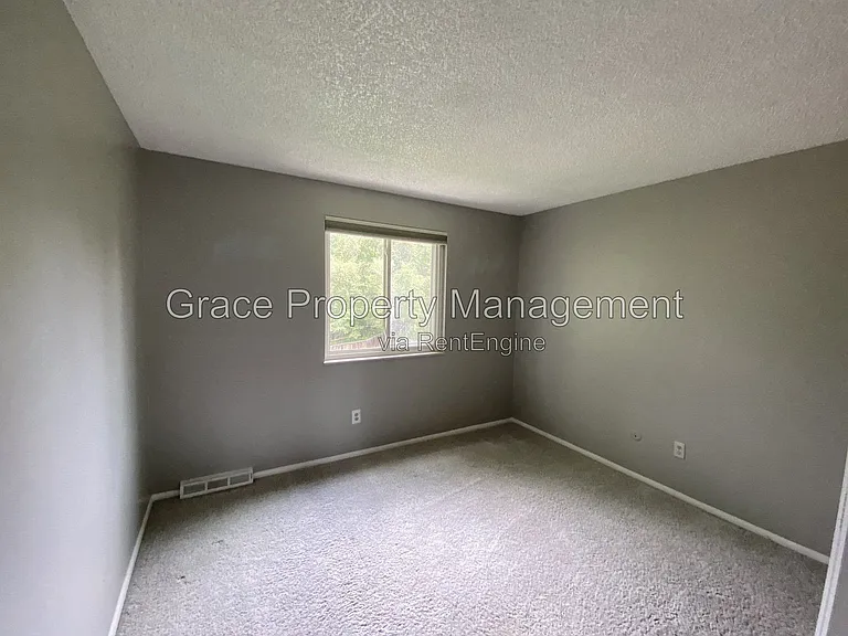 10870 Stuart Cir — Photo 16