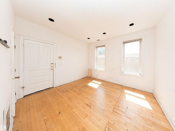 5th image of 2318 N Southport Ave #1222