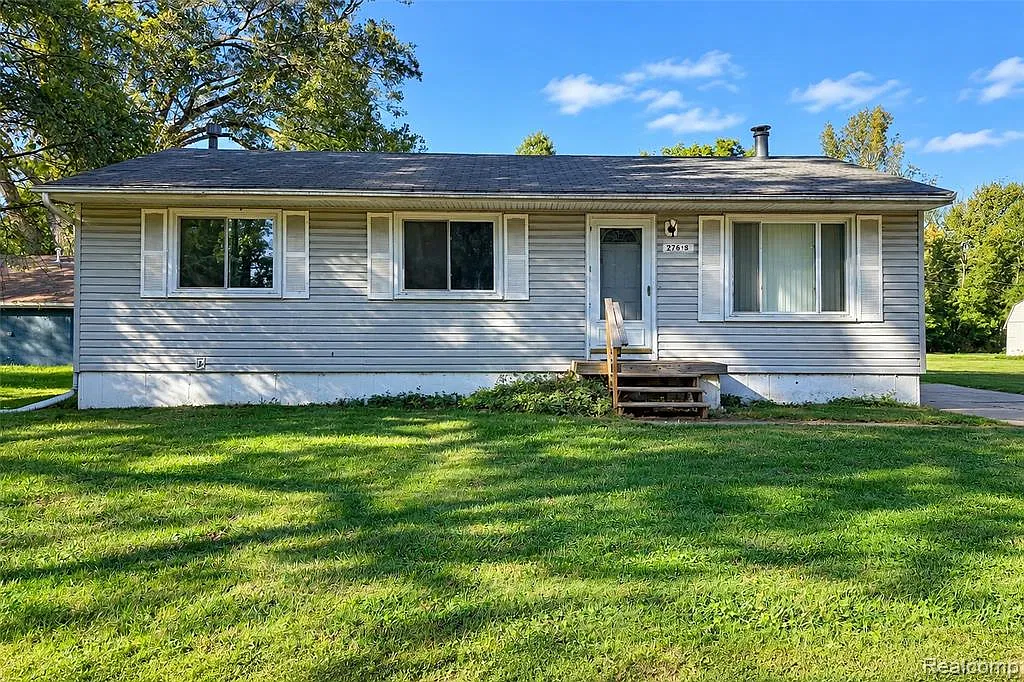 3 bed, 2.0 bath, 1040 sqft, $1,800 — Photo 4