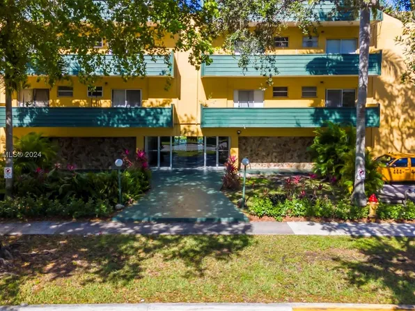 1975 NE 135th St APT 3L, North Miami, FL 33181