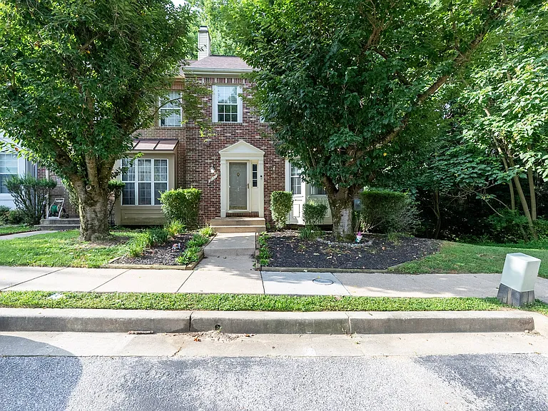 8031 Green Valley Ln — Photo 2