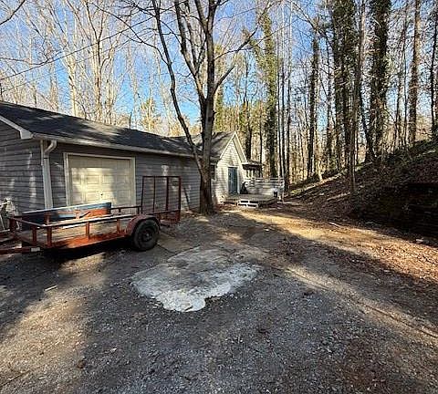 2nd image of 129 Summit Ridge Dr SE