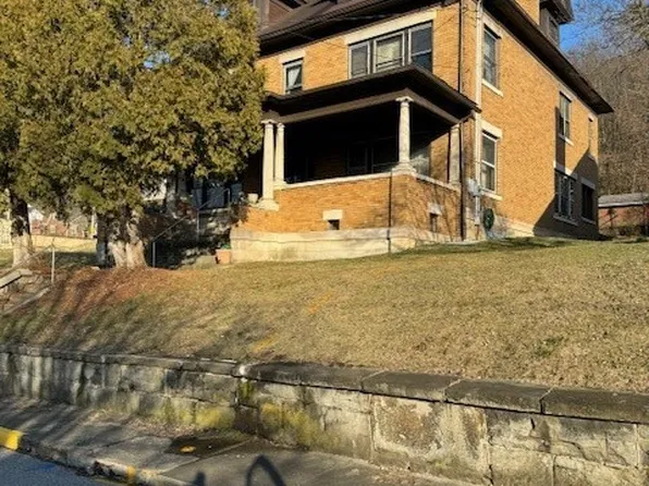1030 Franklin Ave, Wellsburg, WV 26070