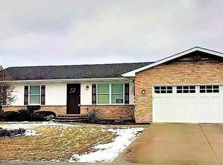 708 Seminole Dr, Lowell, IN 46356