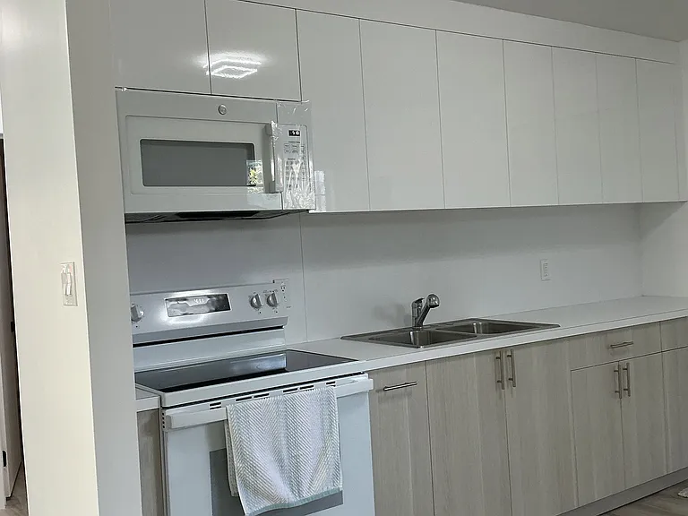 2605 Avenue F — Photo 10