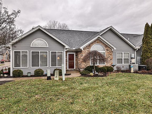 2nd image of 202 Saint Andrews Cir #202