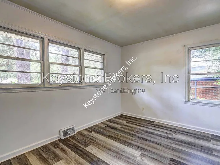 2634 Tredway Dr — Photo 7