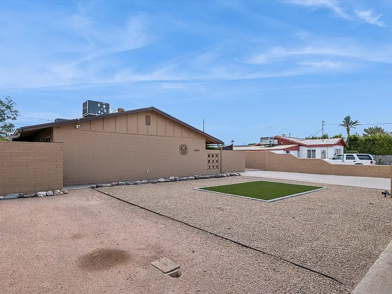 4819 E Cambridge Ave — Photo 26